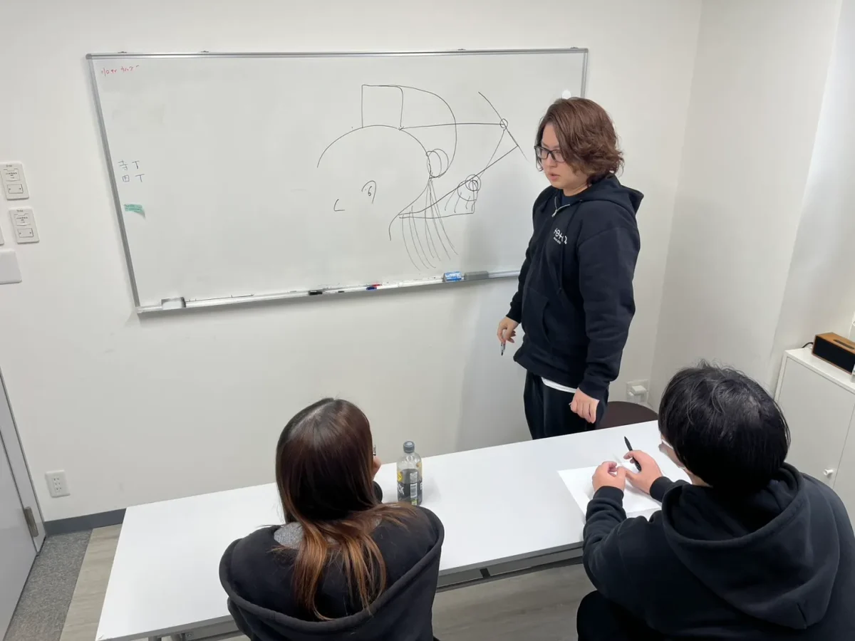 ブランクがあり復帰に不安な美容師がLBLで講習を受けている様子