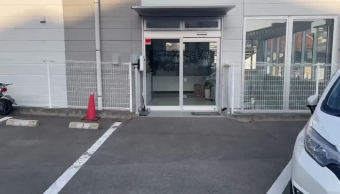 野間大池交差点にあるセブンイレブンからスクールへのアクセス
