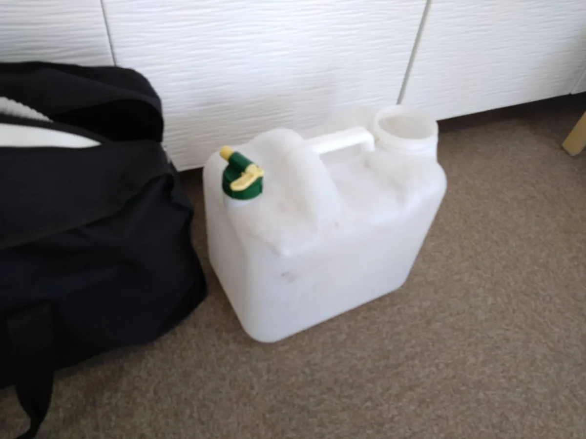 移動式シャンプー台の排水タンク