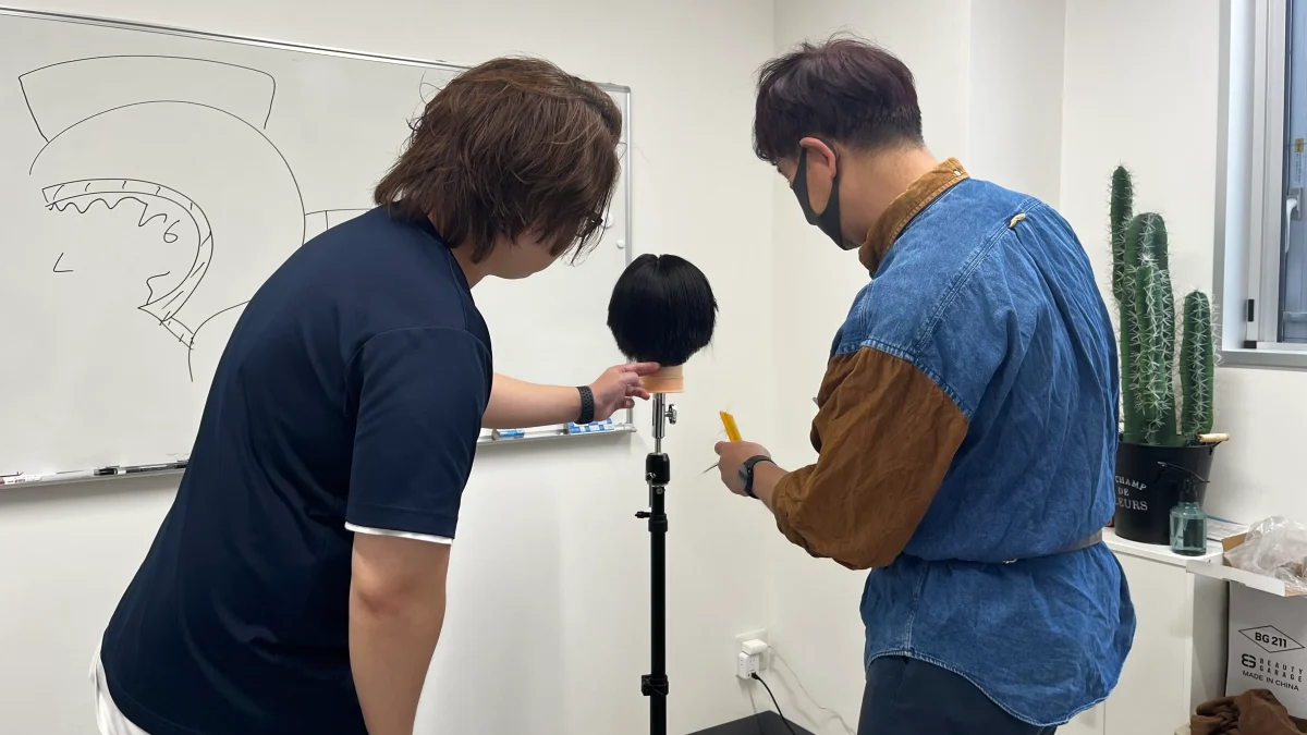 LBLで美容技術を学ぶ友金さん