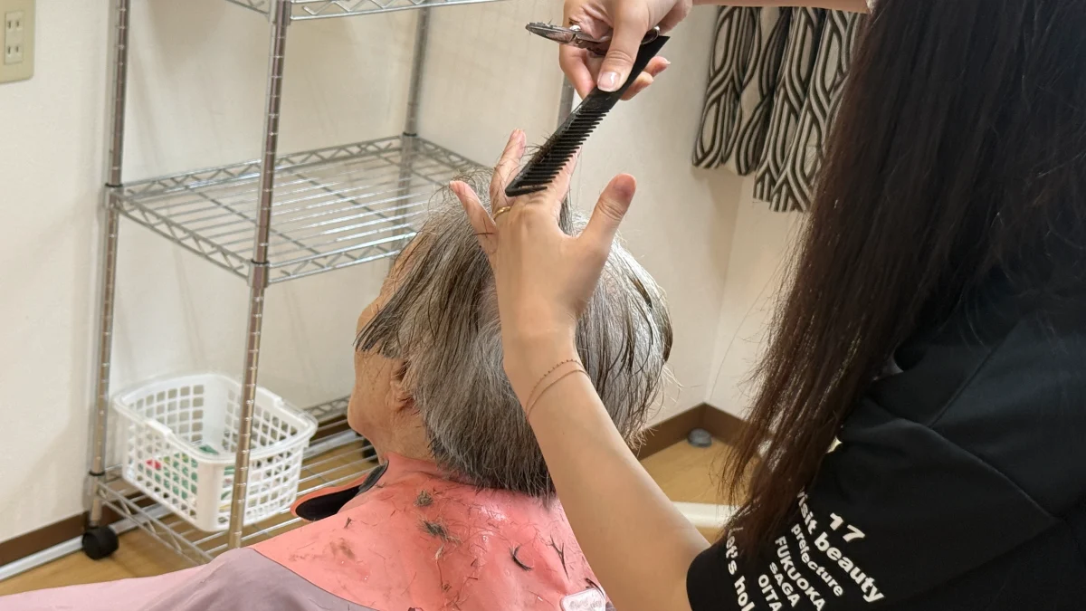 Uさん訪問美容、施設での現場講習 (9) Uさん訪問美容、施設での現場講習 (9)