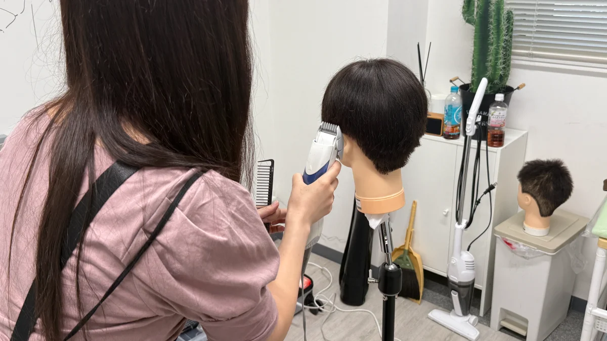 Uさん刈り上げ講習 (6) Uさん刈り上げ講習 (6)
