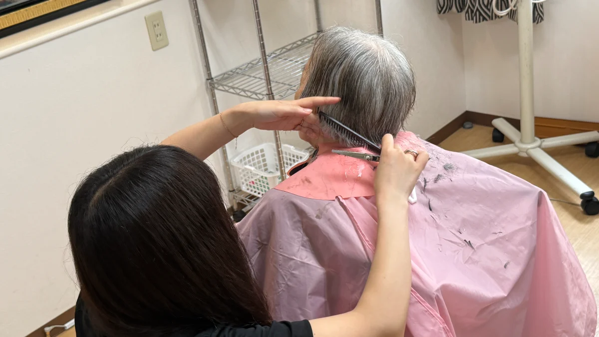 Uさん訪問美容、施設での現場講習 (7) Uさん訪問美容、施設での現場講習 (7)