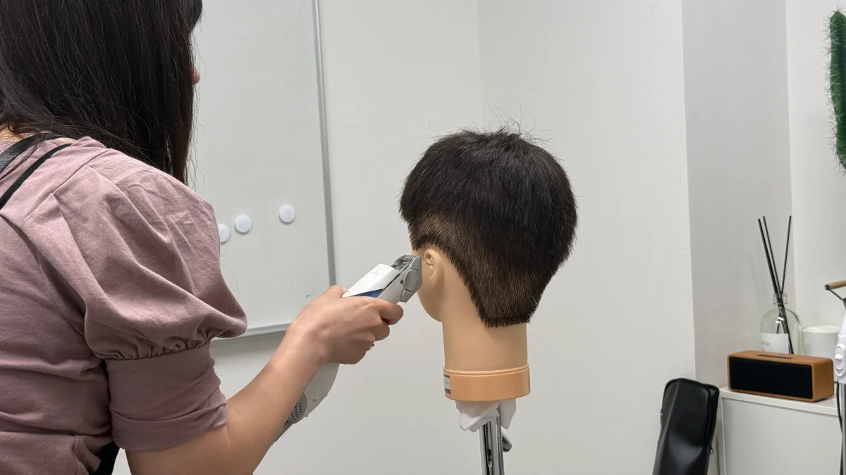 Uさん刈り上げ講習 (12) Uさん刈り上げ講習 (12)
