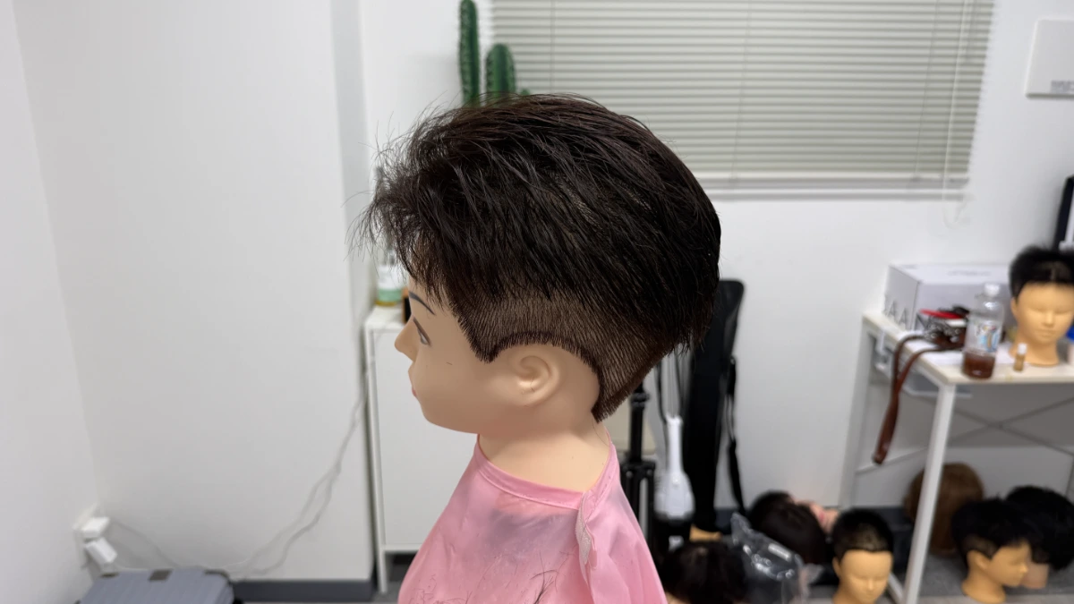 スタイリストデビューを目指すアシスタント美容師がLBLで学び直し、メンズの2ブロック (2)