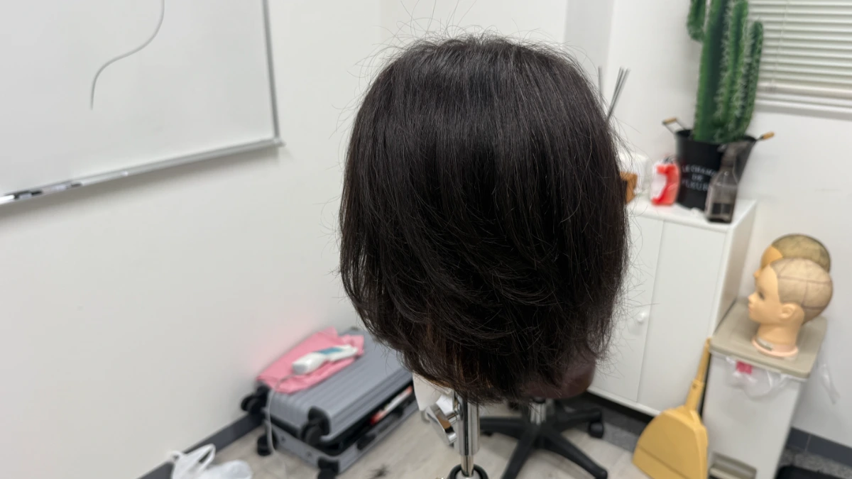スタイリストデビューを目指すアシスタント美容師がLBLで学び直し、ミディアムコピーカット (2)