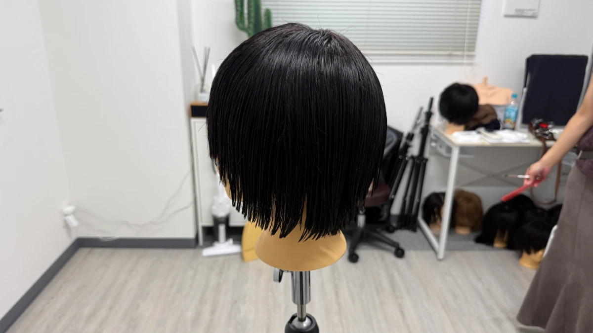 スタイリストデビューを目指すアシスタント美容師がLBLで学び直し、ショートカット (2)