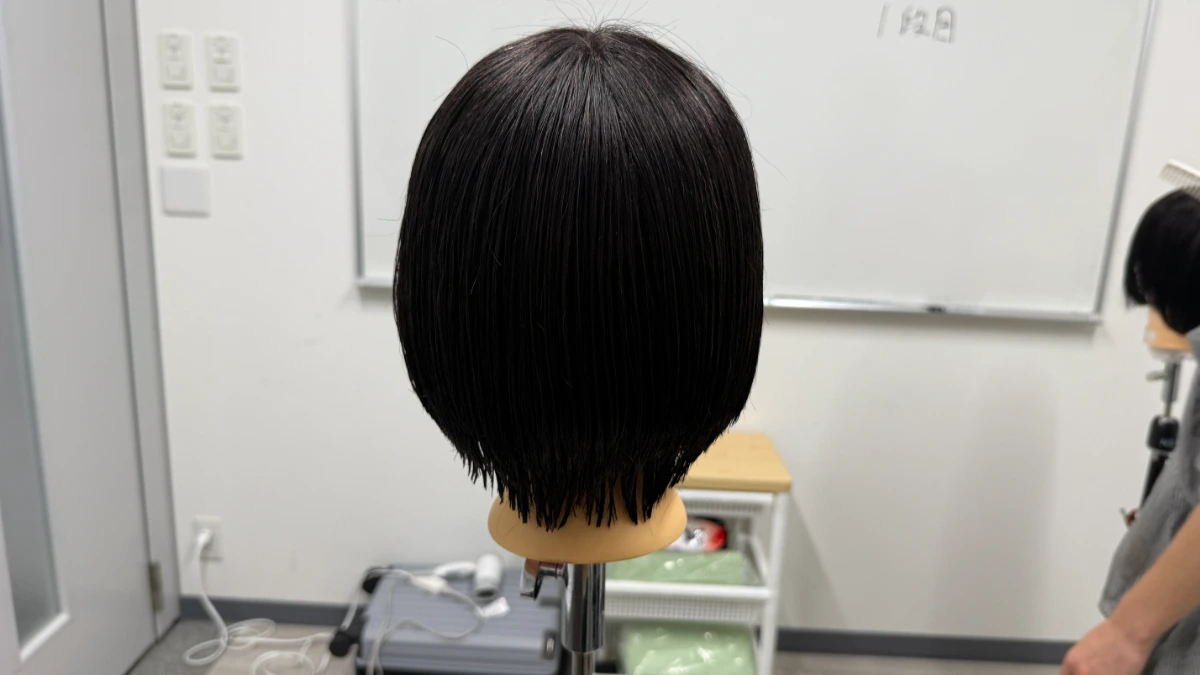 スタイリストデビューを目指すアシスタント美容師がLBLで学び直し、グラデーションチェック (3)