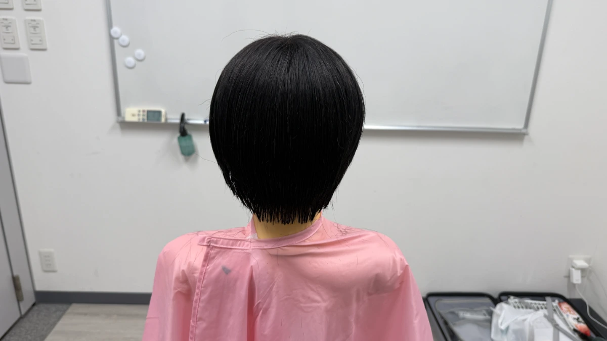 スタイリストデビューを目指すアシスタント美容師がLBLで学び直し、ショートカットのコピースタイル (2)