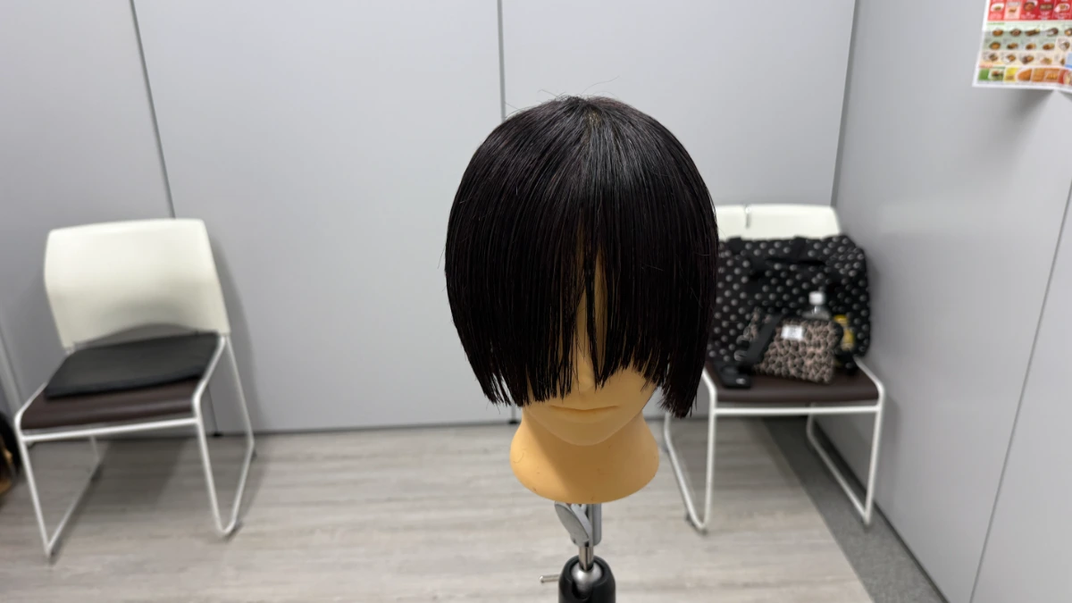 スタイリストデビューを目指すアシスタント美容師がLBLで学び直し、ショートカット (4)