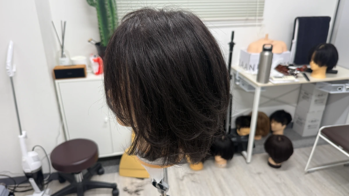 スタイリストデビューを目指すアシスタント美容師がLBLで学び直し、ミディアムコピーカット (1)