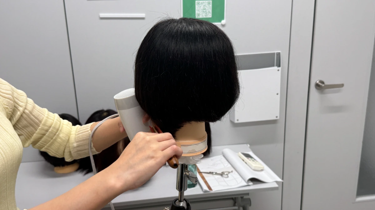 スタイリストデビューを目指すアシスタント美容師がLBLで学び直し、グラデーション (4)