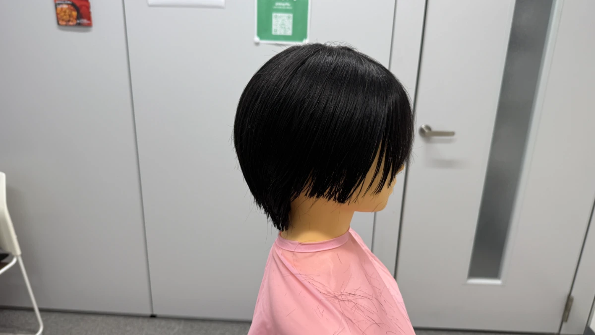 スタイリストデビューを目指すアシスタント美容師がLBLで学び直し、ショートカットのコピースタイル (3)