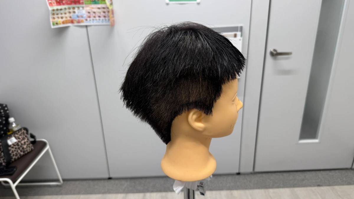 スタイリストデビューを目指すアシスタント美容師がLBLで学び直し、刈り上げ (1)