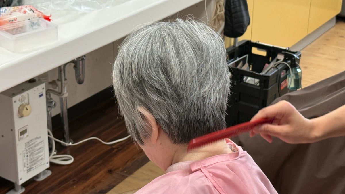 スタイリストデビューを目指すアシスタント美容師がLBLで学び直し、現場研修 (4)