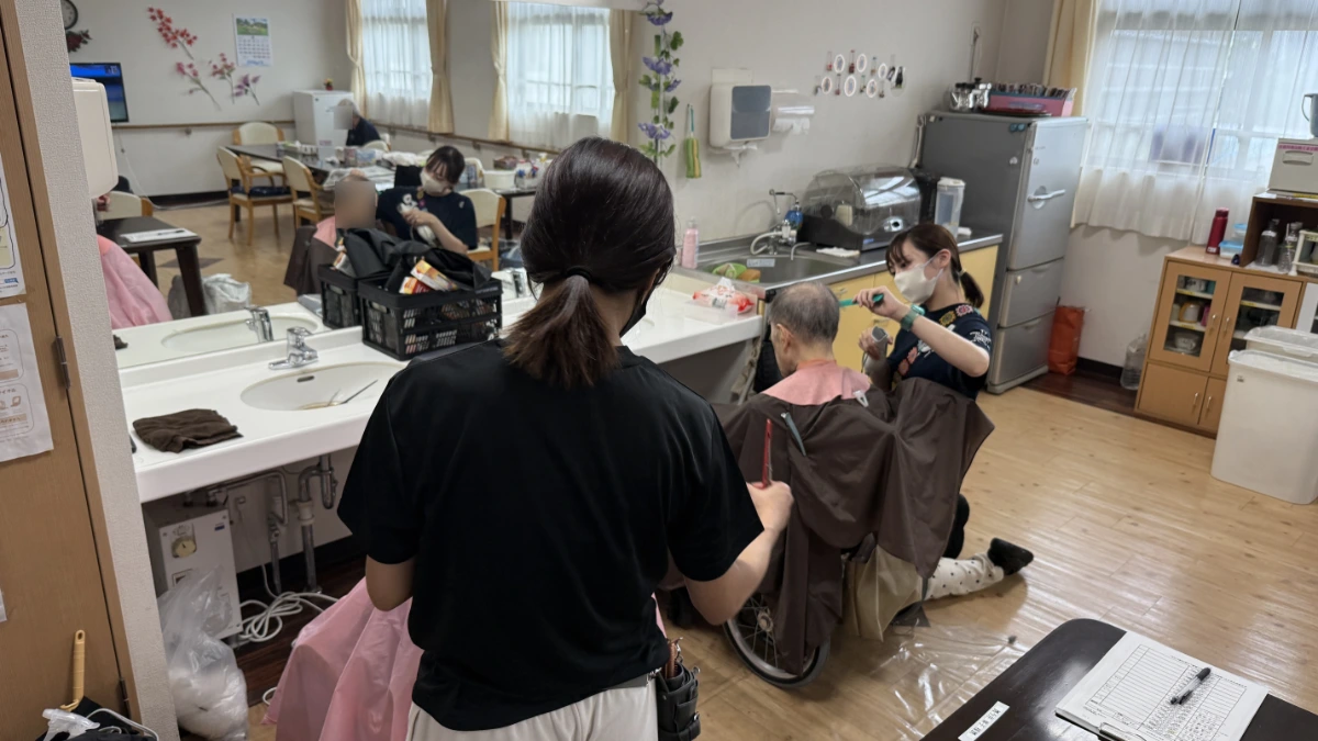スタイリストデビューを目指すアシスタント美容師がLBLで学び直し、現場研修 (1)_2